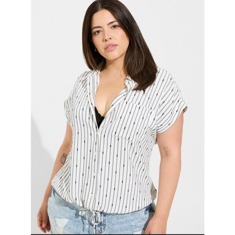 Torrid black and white Seersucker Button Up Short Sleeve Crop Top Size 5x
